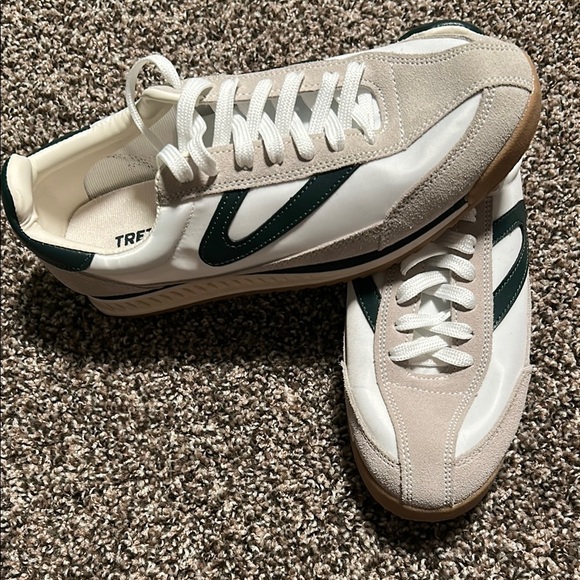 Tretorn White and Green Classic Sneakers - Picture 2 of 7